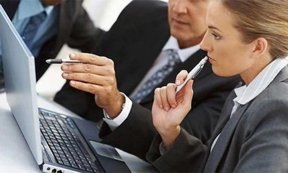 Επιδότηση 3.000 ευρώ για τις κλειστές επιχειρήσεις την περίοδο των εορτών (βίντεο)